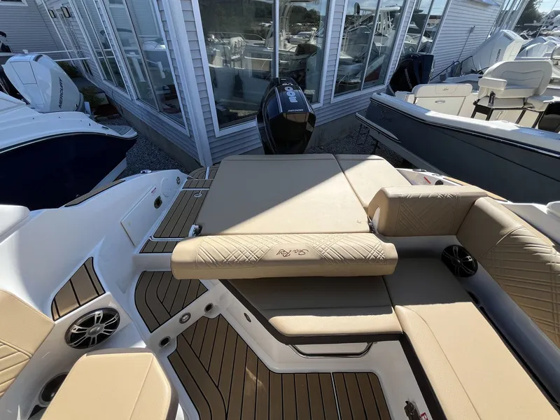 Slide: The Image of Sea Ray SDX 250 Outboard 2026 - 5