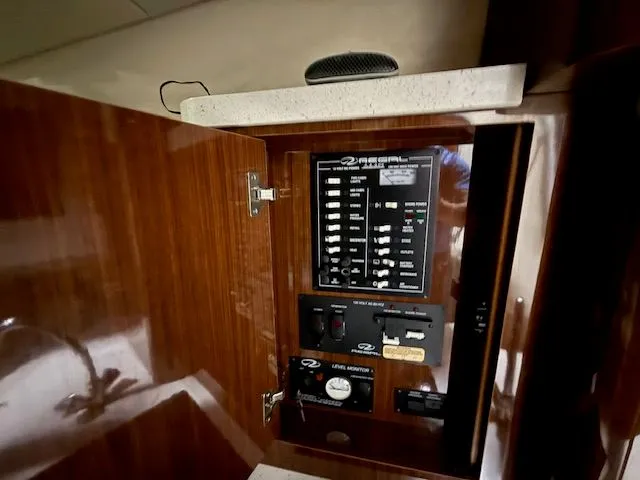 Slide: The Image of Regal 280 Express Cruiser 2014 - 22