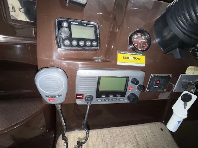 Slide: The Image of Regal 280 Express Cruiser 2014 - 9