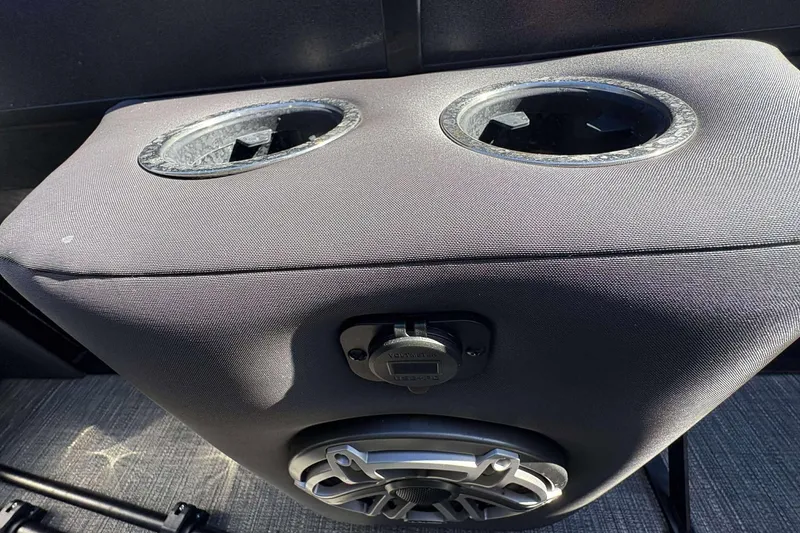 Slide: The Image of Viaggio D26U 2025 speaker system with dual cup holders and power outlet. - 19