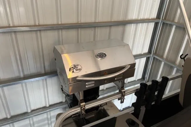 Slide: The Image of Stainless steel grill on 2023 Sun Tracker SportFish 20 DLX boat. - 9