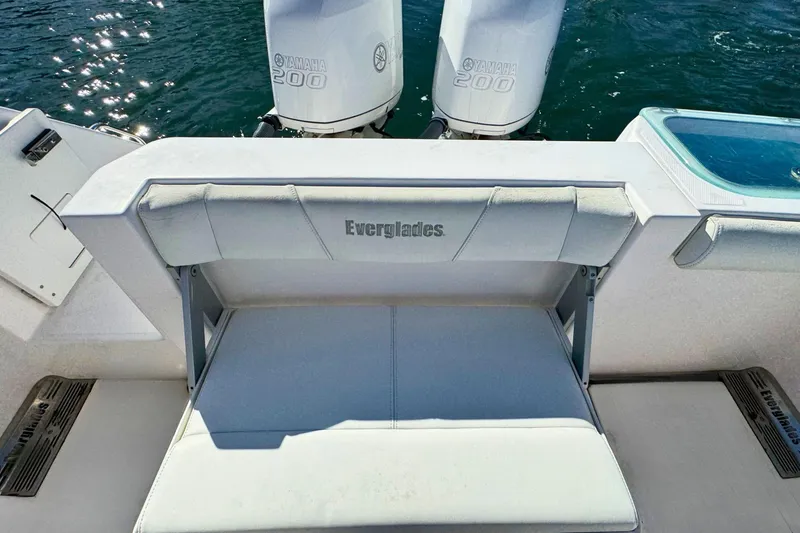 Slide: The Image of 2015 Everglades 255 Center Console boat with Yamaha 200 engines on water. - 8