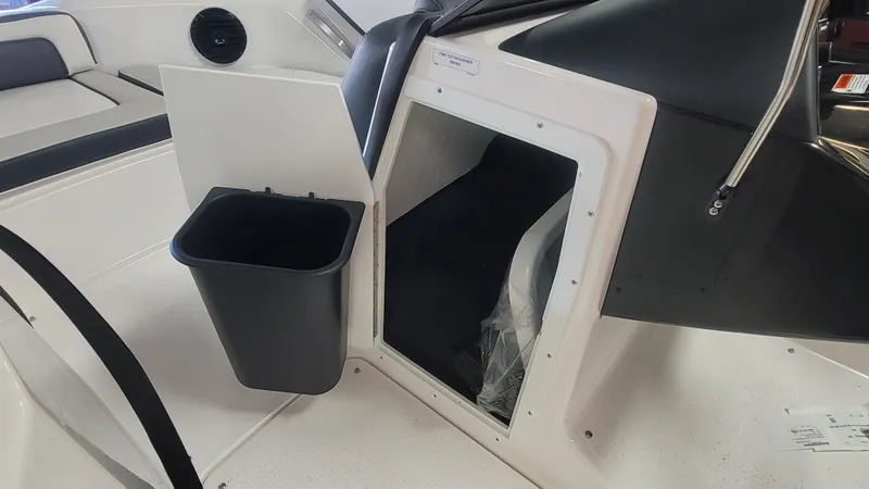 Slide: The Image of Yamaha 195S 2026 - 13