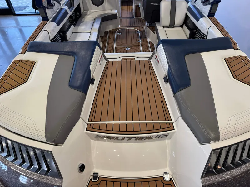 Slide: The Image of Nautique Super Air Nautique G23 2016 - 10