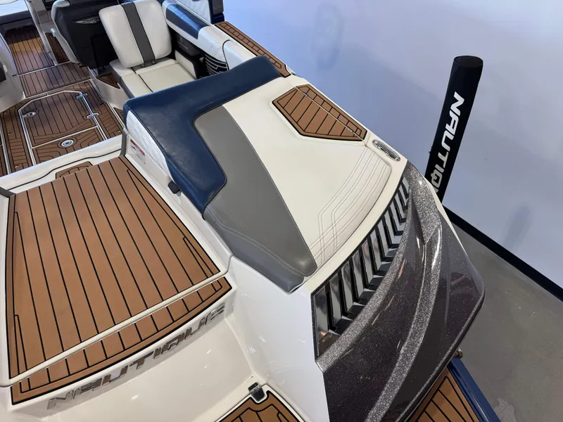Slide: The Image of Nautique Super Air Nautique G23 2016 - 11