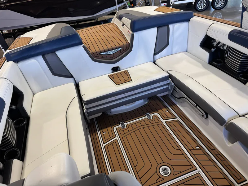 Slide: The Image of Nautique Super Air Nautique G23 2016 - 16