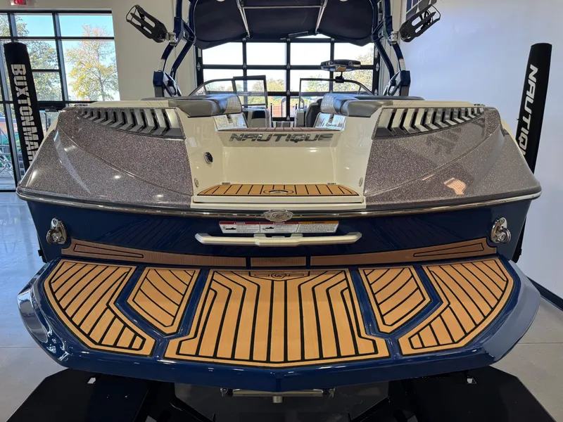 Slide: The Image of Nautique Super Air Nautique G23 2016 - 8