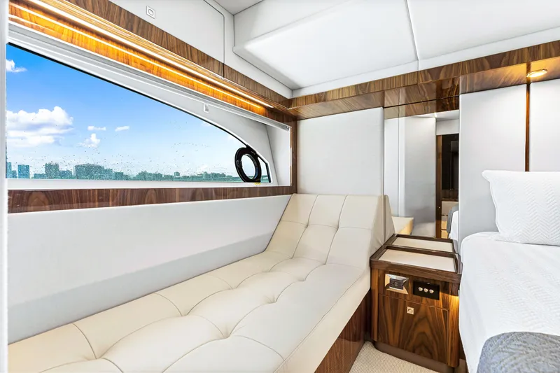 Slide: The Image of Riviera 505 SUV 2026 - 52