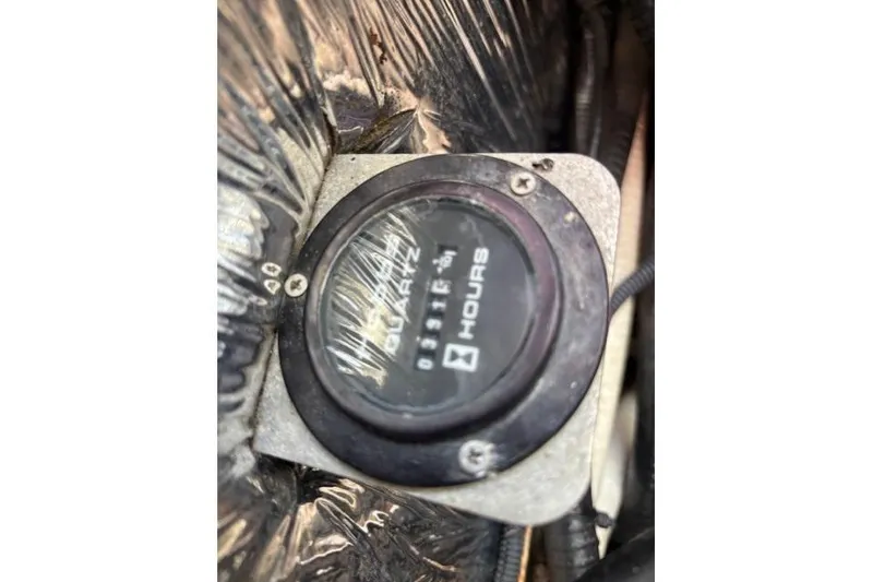 Slide: The Image of Hour meter on 2000 Four Winns 238 Vista boat, displaying engine hours. - 29