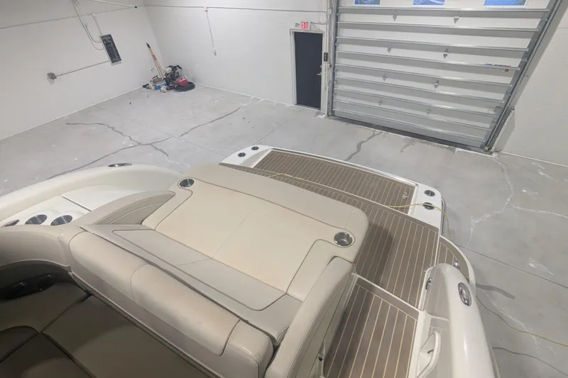 Slide: The Image of 2014 Formula 350 Crossover Bowrider in a spacious garage, showcasing sleek design and seating. - 19