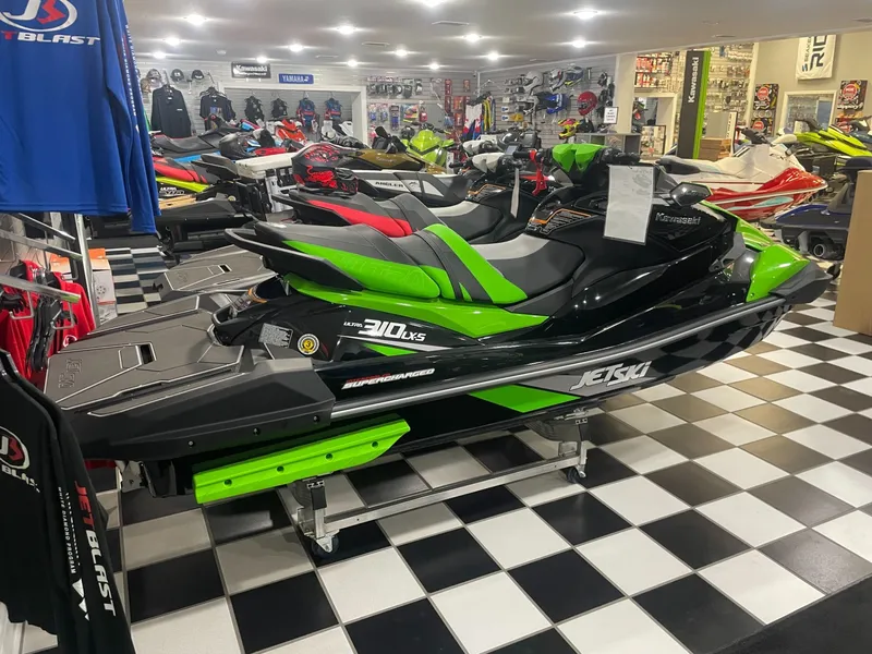 Slide: The Image of Kawasaki JET SKI ULTRA 310LX-S 2025 - 3