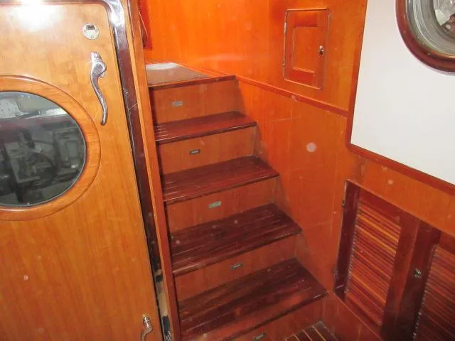 Slide: The Image of STEPS TO SALON & GALLEY - 42