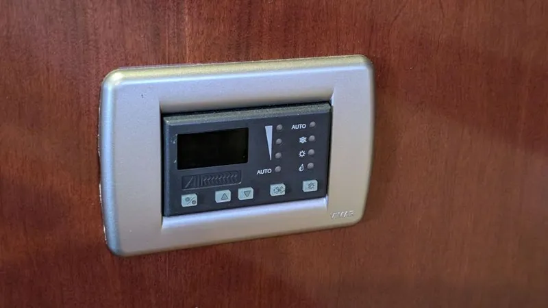 Slide: The Image of 2008 Meridian 341 Sedan - Image 22 - 22