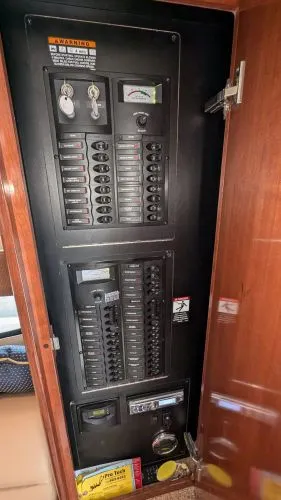 Slide: The Image of 2008 Meridian 341 Sedan - Image 26 - 26