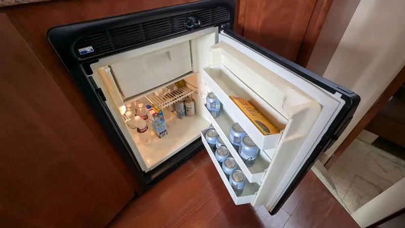 Slide: The Image of 2008 Meridian 341 Sedan - Image 28 - 28