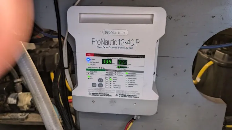 Slide: The Image of 2008 Meridian 341 Sedan - Image 40 - 40