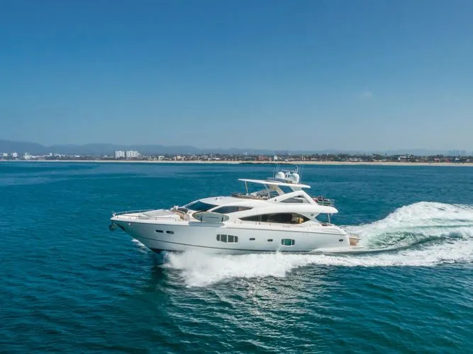Slide: The Image of 2011 Sunseeker 88 Yacht - Image 13 - 13