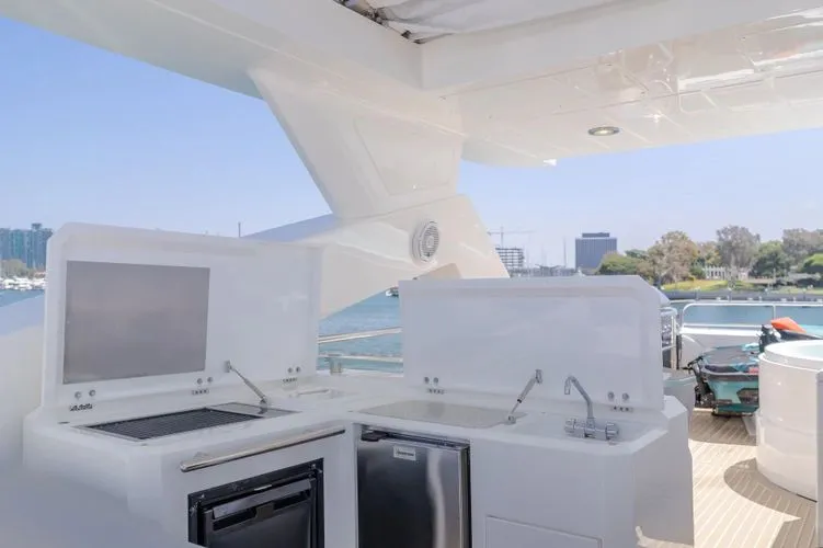 Slide: The Image of 2011 Sunseeker 88 Yacht - Image 33 - 33