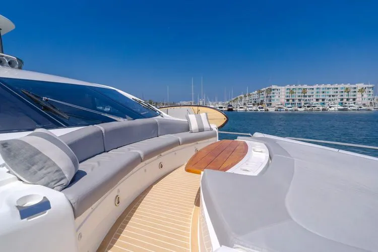 Slide: The Image of 2011 Sunseeker 88 Yacht - Image 36 - 36