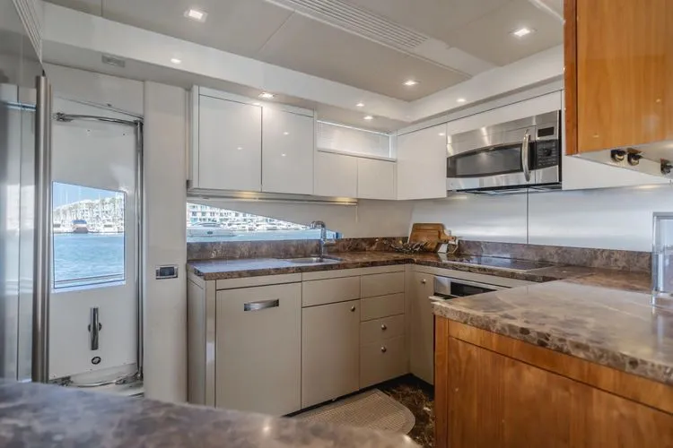 Slide: The Image of 2011 Sunseeker 88 Yacht - Image 56 - 56