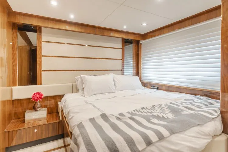 Slide: The Image of 2011 Sunseeker 88 Yacht - Image 73 - 73