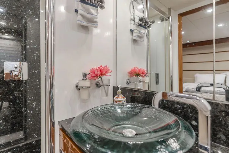 Slide: The Image of 2011 Sunseeker 88 Yacht - Image 76 - 76