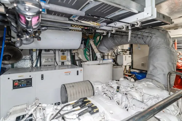 Slide: The Image of 2011 Sunseeker 88 Yacht - Image 86 - 86