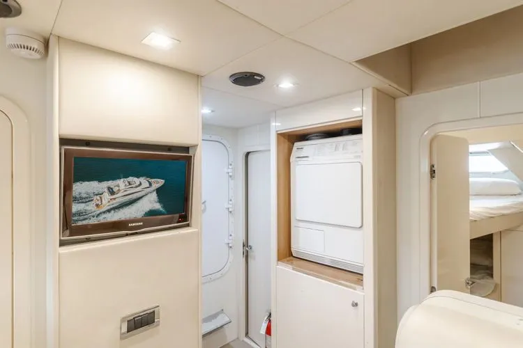 Slide: The Image of 2011 Sunseeker 88 Yacht - Image 91 - 91