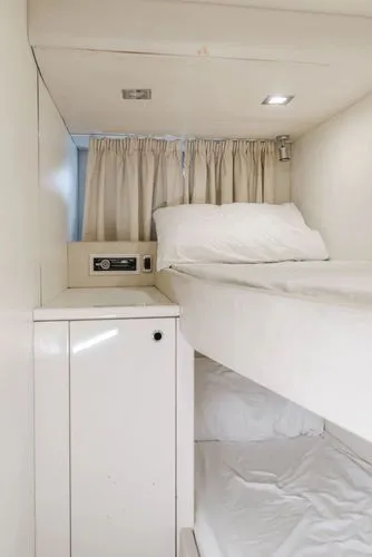 Slide: The Image of 2011 Sunseeker 88 Yacht - Image 92 - 92