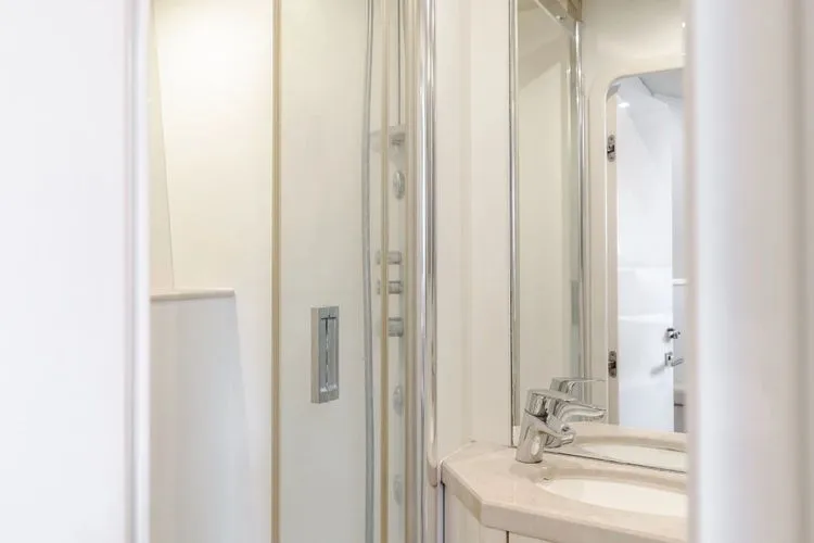 Slide: The Image of 2011 Sunseeker 88 Yacht - Image 94 - 94