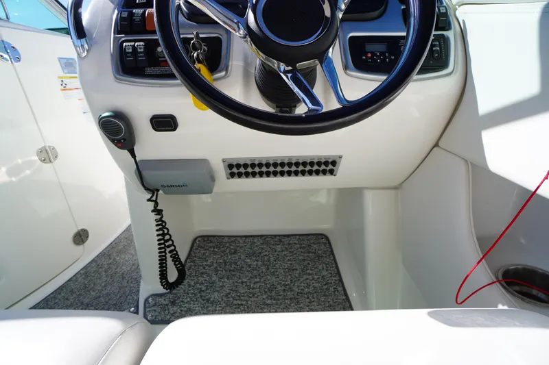 Slide: The Image of 2014 Chaparral 287 SSX boat cockpit with steering wheel and Garmin device. - 20