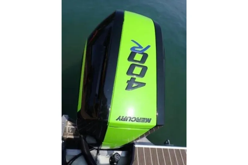 Slide: The Image of Bright green Mercury 400R outboard motor on Premier 250 Solaris RF, 2025 model. - 3