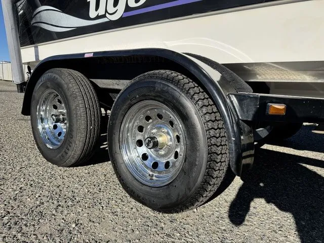 Slide: The Image of Tigé 2100V Limited 1999 - 10