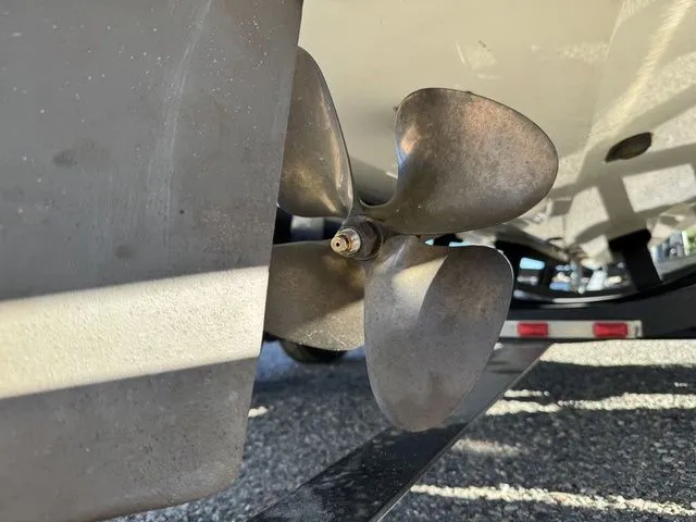 Slide: The Image of Tigé 2100V Limited 1999 - 19