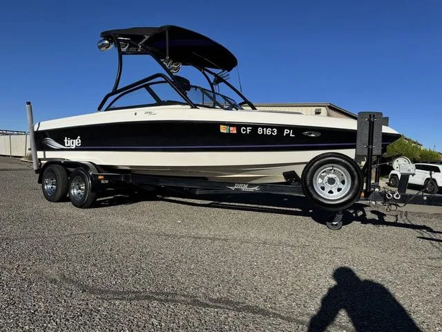 Slide: The Image of Tigé 2100V Limited 1999 - 2