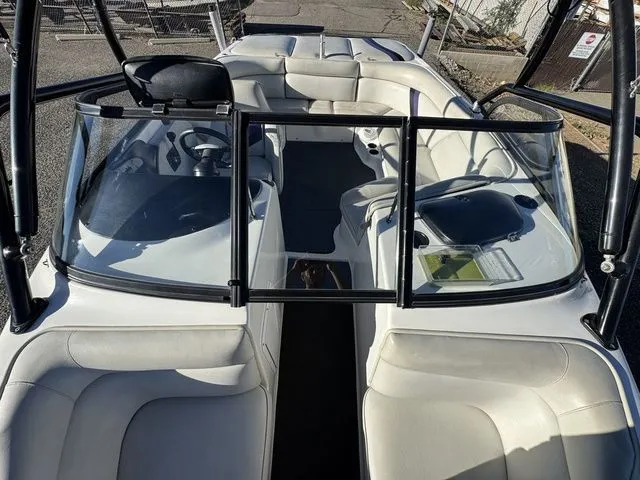 Slide: The Image of Tigé 2100V Limited 1999 - 23