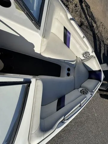 Slide: The Image of Tigé 2100V Limited 1999 - 24