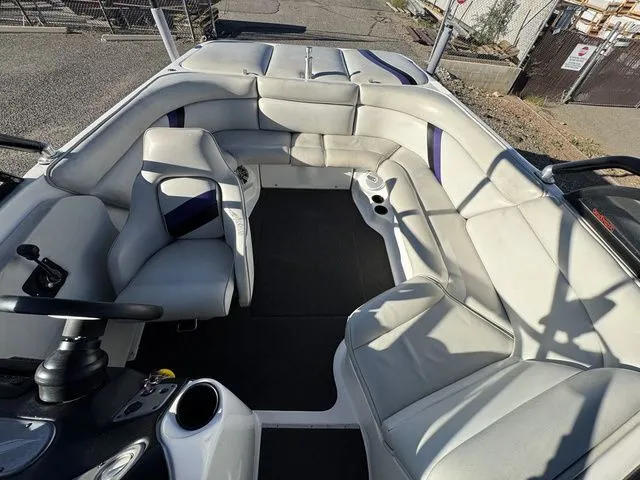 Slide: The Image of Tigé 2100V Limited 1999 - 25