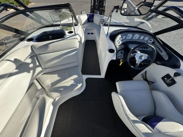 Slide: The Image of Tigé 2100V Limited 1999 - 27