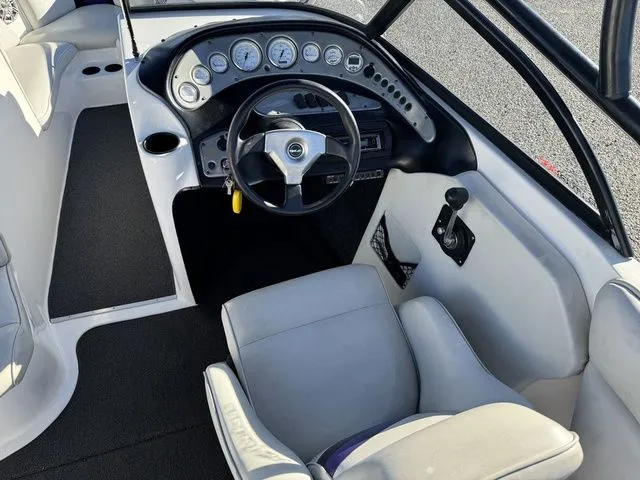 Slide: The Image of Tigé 2100V Limited 1999 - 29