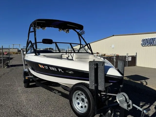 Slide: The Image of Tigé 2100V Limited 1999 - 3