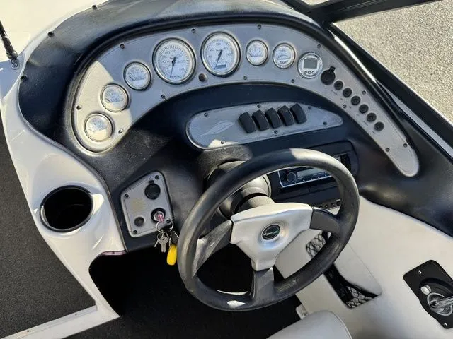 Slide: The Image of Tigé 2100V Limited 1999 - 30