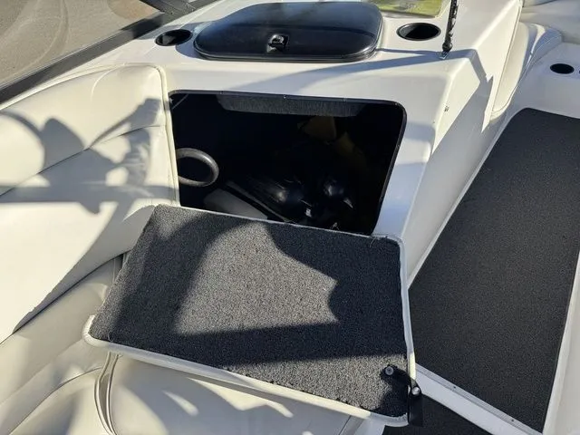 Slide: The Image of Tigé 2100V Limited 1999 - 37