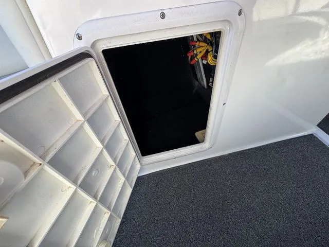 Slide: The Image of Tigé 2100V Limited 1999 - 38