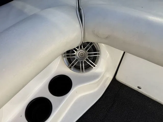 Slide: The Image of Tigé 2100V Limited 1999 - 44