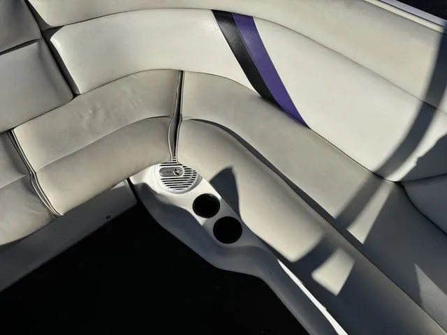 Slide: The Image of Tigé 2100V Limited 1999 - 46