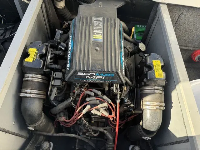 Slide: The Image of Tigé 2100V Limited 1999 - 47