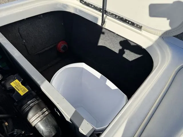 Slide: The Image of Tigé 2100V Limited 1999 - 49