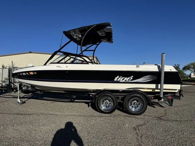 Slide: The Image of Tigé 2100V Limited 1999 - 58