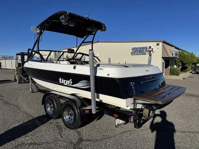 Slide: The Image of Tigé 2100V Limited 1999 - 59